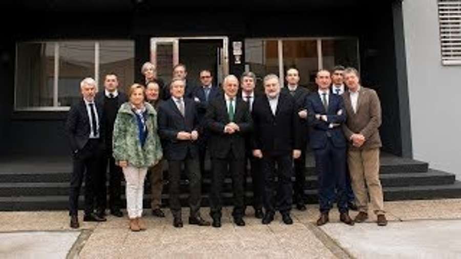 Participantes en la visita a Caucho Metal Productos