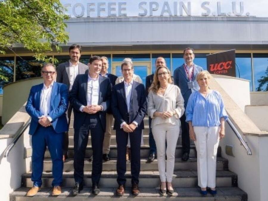 Asistentes a la visita de las instalaciones de la empresa UCC Coffee Spain