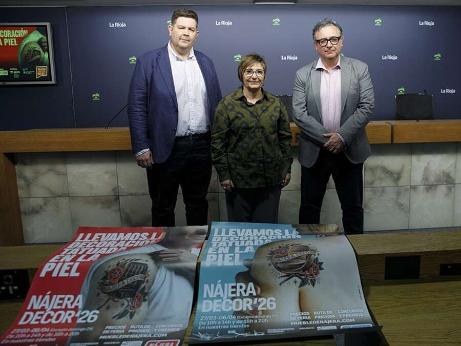 El gerente de la ADER, Luis Pérez Echeguren, el alcalde de Nájera, Jorge Salaverri, y la presidenta de la Asociación El Mueble de Nájera, Nuria Núñez, presentan NájeraDecor 2026
