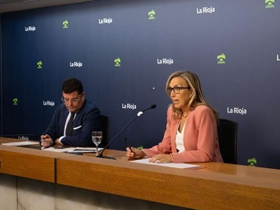 La consejera de Economía, Innovación, Empresa y Trabajo Autónomo, Belinda León, anuncia la próxima convocatoria de ayudas destinadas a la promoción de las energías renovables, el ahorro y eficiencia energética y la protección del medio ambiente