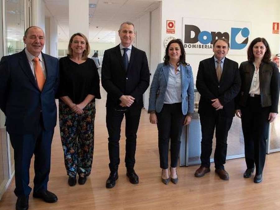 Participantes en la visita a la empresa Domiberia