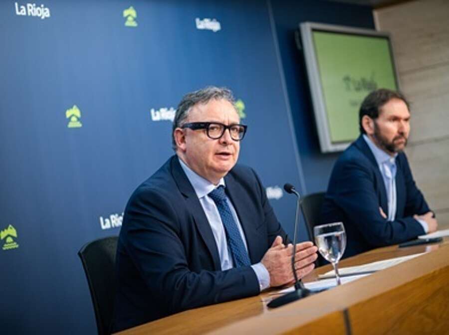 El gerente de la ADER, Luis Pérez Echeguren, y el secretario general de la FER, Eduardo Fernández, informan sobre la convocatoria Europa Más Cerca