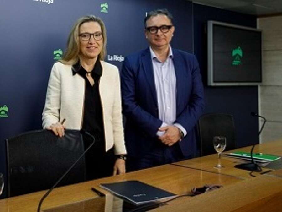 La consejera de Economía, Innovación, Empresa y Trabajo Autónomo, Belinda León y Luis Pérez Echeguren, gerente de ADER, en el balance de la segunda convocatoria de ayudas del Plan de Incentivo al Trabajo Autónomo de La Rioja