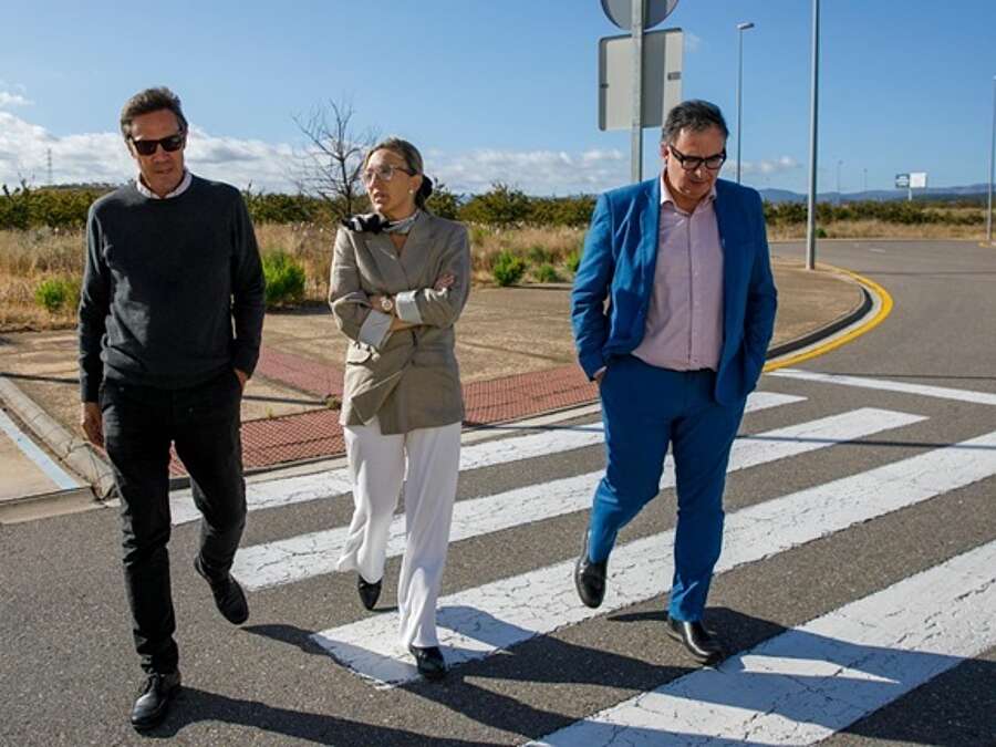 Belinda León, Luis Pérez Echeguren y Ezequiel Fernández, en la visita al Parque Empresarial La Maja