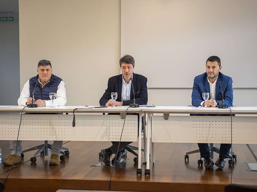 El gerente de ADER, Luis Alonso, el secretario general de UPTA, Eduardo Abad, y el secretario general de UPTA La Rioja, Javier Marzo, han presentan las conclusiones del Estudio del Grado de Madurez Digital del Colectivo Autónomo en La Rioja.