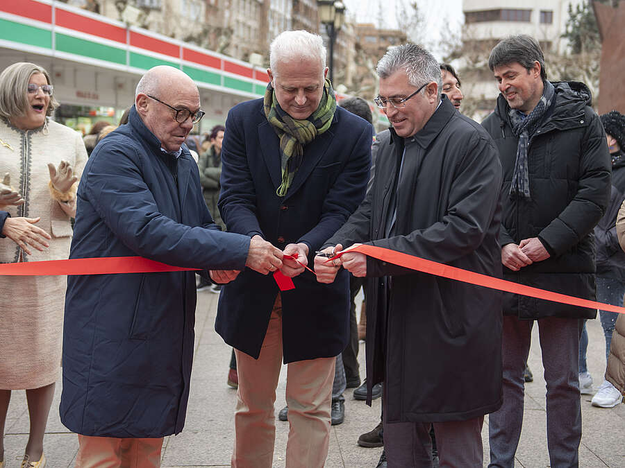 El consejero de Desarrollo Autonómico, el alcalde de Logroño y el presidente de la Cámara de Comercio de La Rioja, participan en la inauguración de Logrostock