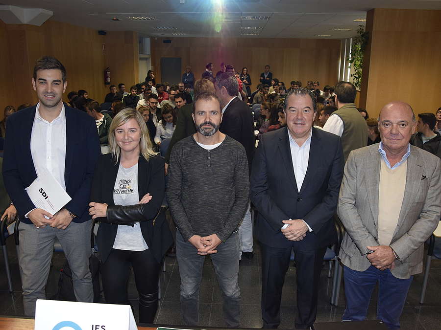 El gerente de la ADER, Javier Ureña, ha presentado esta mañana, junto con el presidente de la FER, Jaime García-Calzada, los XVIII Encuentros de Buenas Prácticas Empresariales que se han celebrado en el IES Comercio de Logroño. 