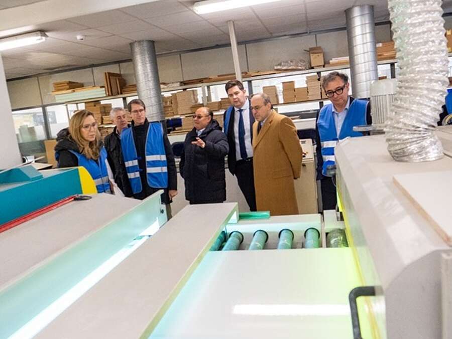 El presidente del Gobierno de La Rioja, Gonzalo Capellán, acompañado de Belinda León y Luis Pérez Echeguren, visitan las instalaciones de Barpimo