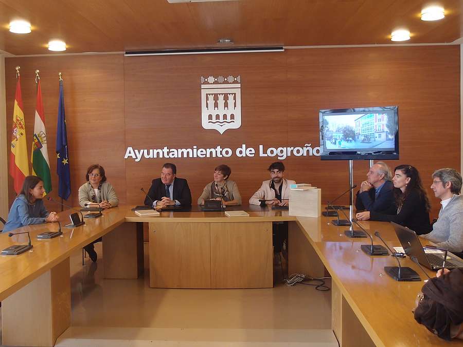 El gerente de la ADER, Javier Ureña, participa en la presentación de Concéntrico 04, Festival Internacional de Arquitectura y Diseño de Logroño. 