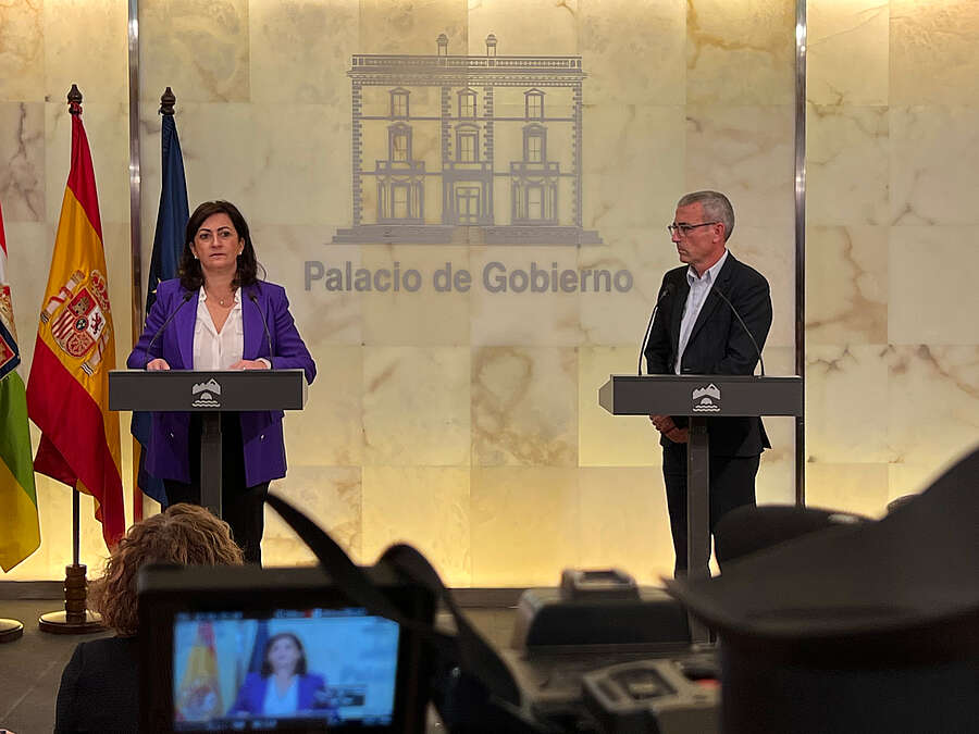 La presidenta de La Rioja, Concha Andreu y el director general de SEPES, Fidel Vázquez