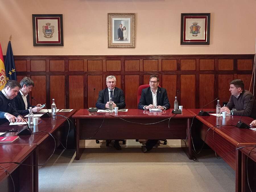 Reunión en el Ayuntamiento de Santo Domingo de la Calzada