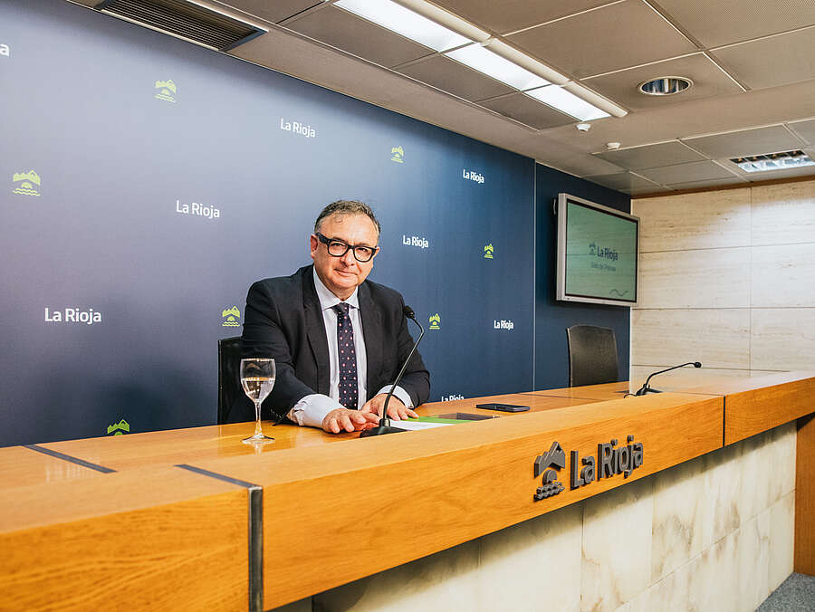 El gerente de la ADER, Luis Pérez Echeguren durante la presentación de las convocatorias de becas