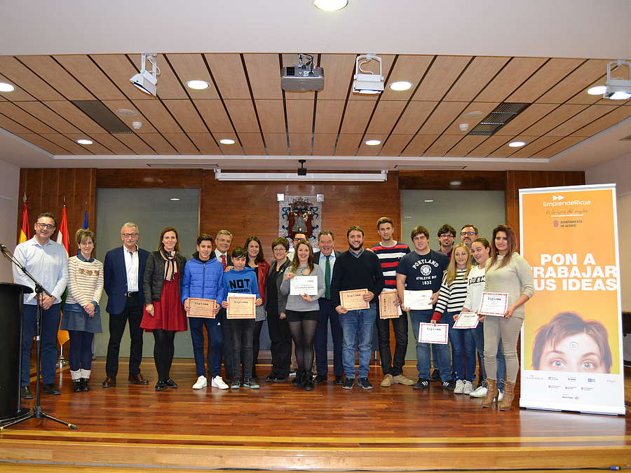 Entrega de los Premios del III Concurso de Emprendedores de Alfaro que ha tenido lugar en el Salón de Actos del Ayuntamiento de la localidad