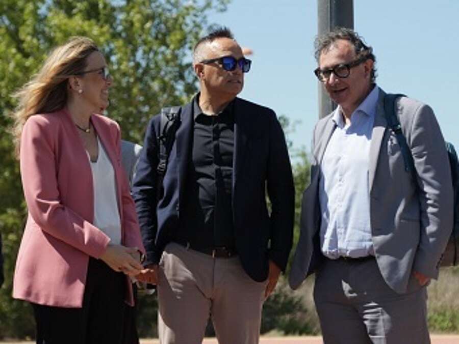 Asistentes a la visita del parque empresarial La Senda en Alfaro