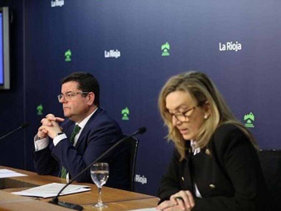 El consejero Alfonso Domínguez y la consejera Belinda León, informan sobre el Plan Estratégico de Subvenciones de ADER