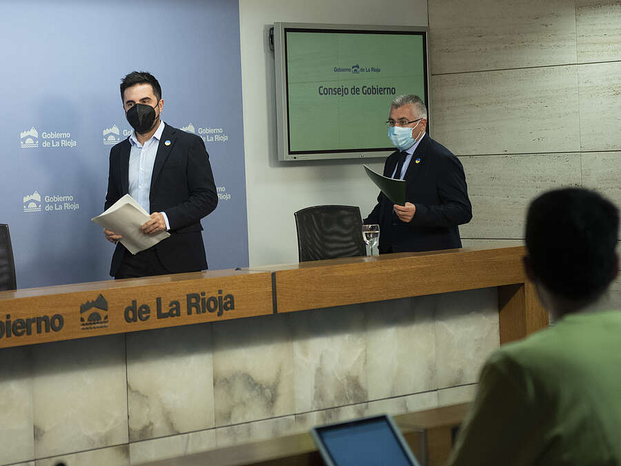 José Ángel Lacalzada, consejero de Desarrollo Autonómico, informa de las ayudas al ocio nocturno