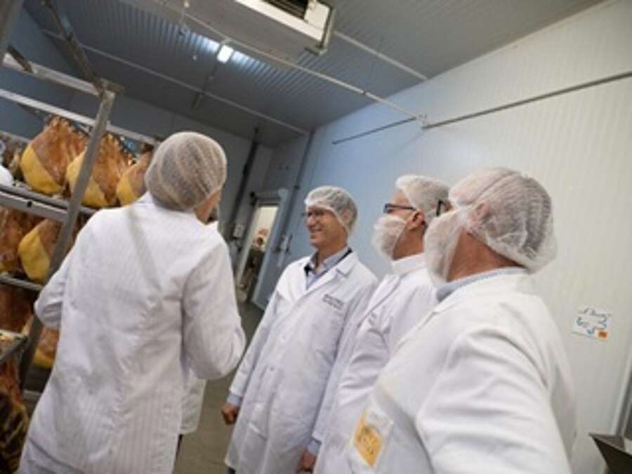 Visita de Gonzalo Capellán a una empresa agroalimentaria