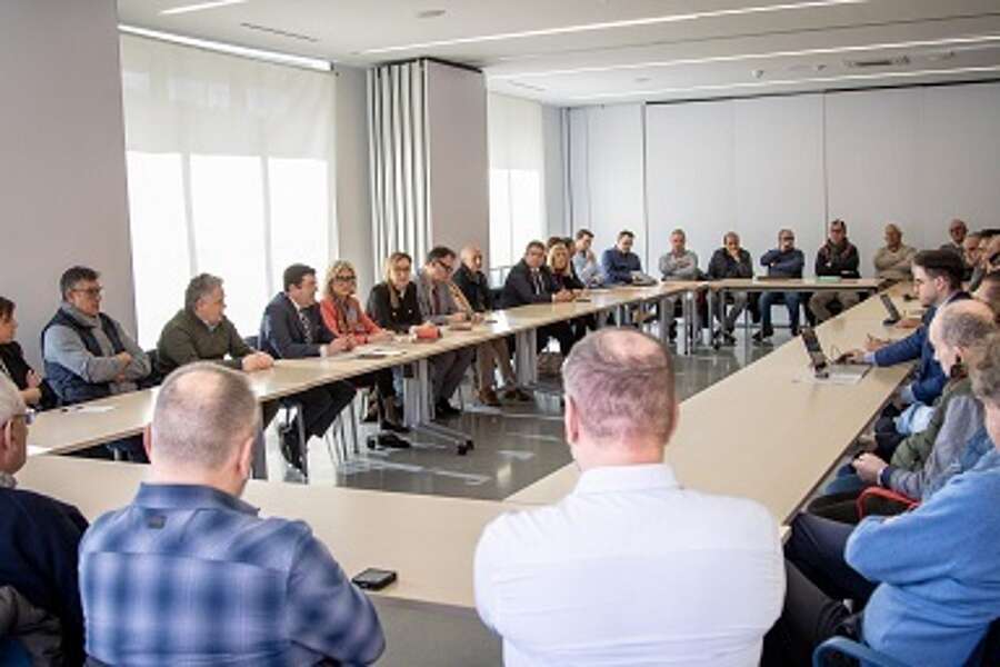 Representantes del Gobierno de La Rioja y Ayuntamiento de Calahorra, en el encuentro con el sector empresarial de Calahorra