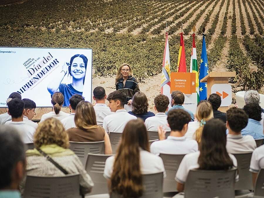 La consejera de Economía, Innovación, Empresa y Trabajo Autónomo, Belinda León, en el Día del Emprendedor celebrado en Riojaforum