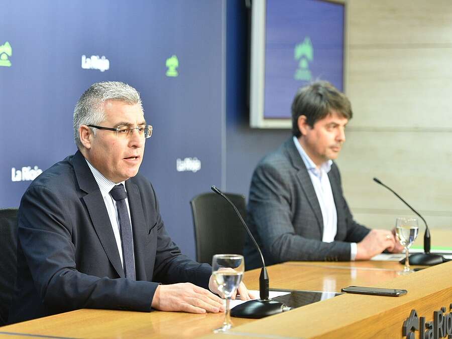 José Ángel Lacalzada, consejero de Desarrollo Autonómico y presidente de ADER y Luis Alonso, gerente de ADER