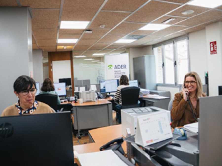 Trabajadoras en las instalaciones de la Agencia de Desarrollo Económico de La Rioja