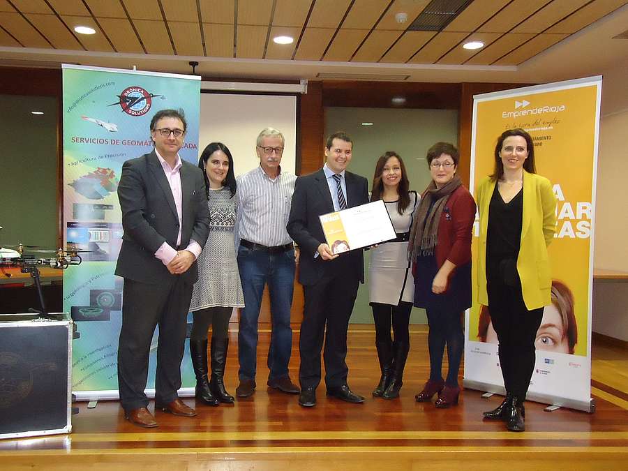 El Plan EmprendeRioja ha otorgado al emprendedor Carlos Tarragona el diploma al emprendedor del mes de febrero de 2017 por su proyecto Drónica solutions. 