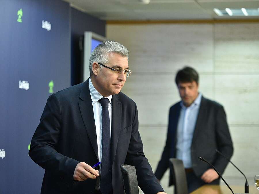 El Consejero de Desarrollo Autonómico, José Ángel Lacalzada, y el gerente de la ADER, Luis Alonso, presentan el Plan Estratégico de Subvenciones para 2023