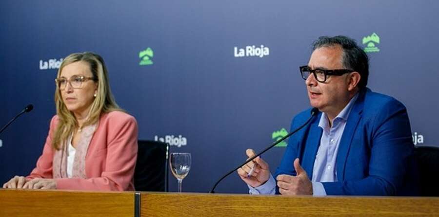 La consejera de Economía, Innovación, Empresa y Trabajo Autónomo, Belinda León, y el gerente de la ADER, Luis Pérez Echeguren, presentan las novedades del nuevo Plan Estratégico de Subvenciones