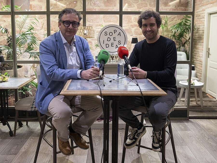 El gerente de ADER, Luis Pérez Echeguren y el vicepresidente de FER Joven, Jorge Martínez, presentan la cuarta edición de Sopa de Ideas