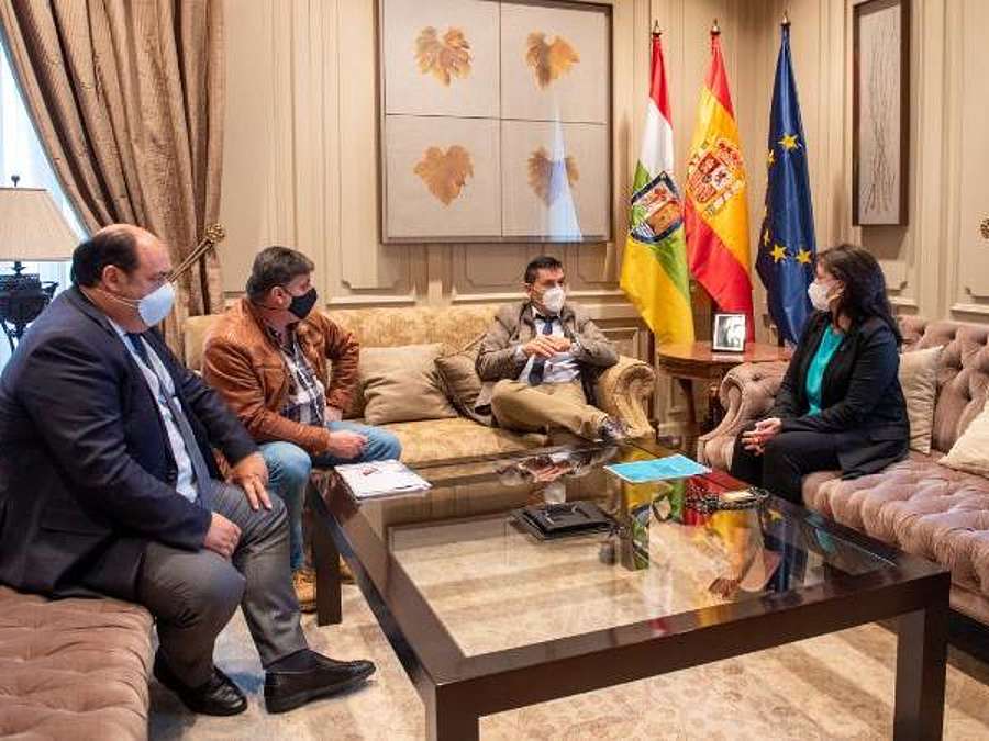 La presidenta del Gobierno de La Rioja y el gerente de ADER se reúnen con el presidente de UPTA y el presidente de UPTA La Rioja