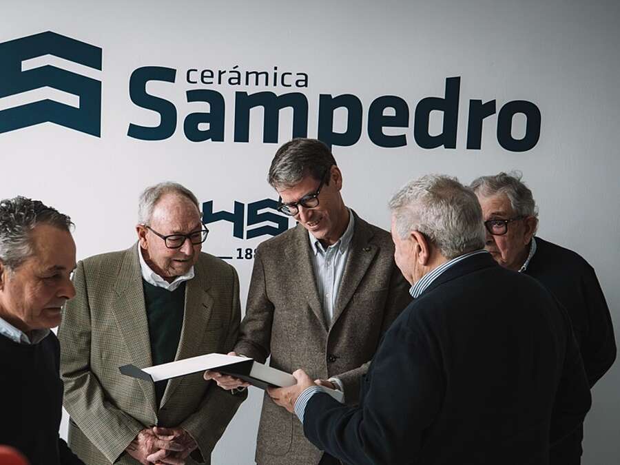 Gonzalo Capellán en la visita a la empresa Cerámica Sampedro