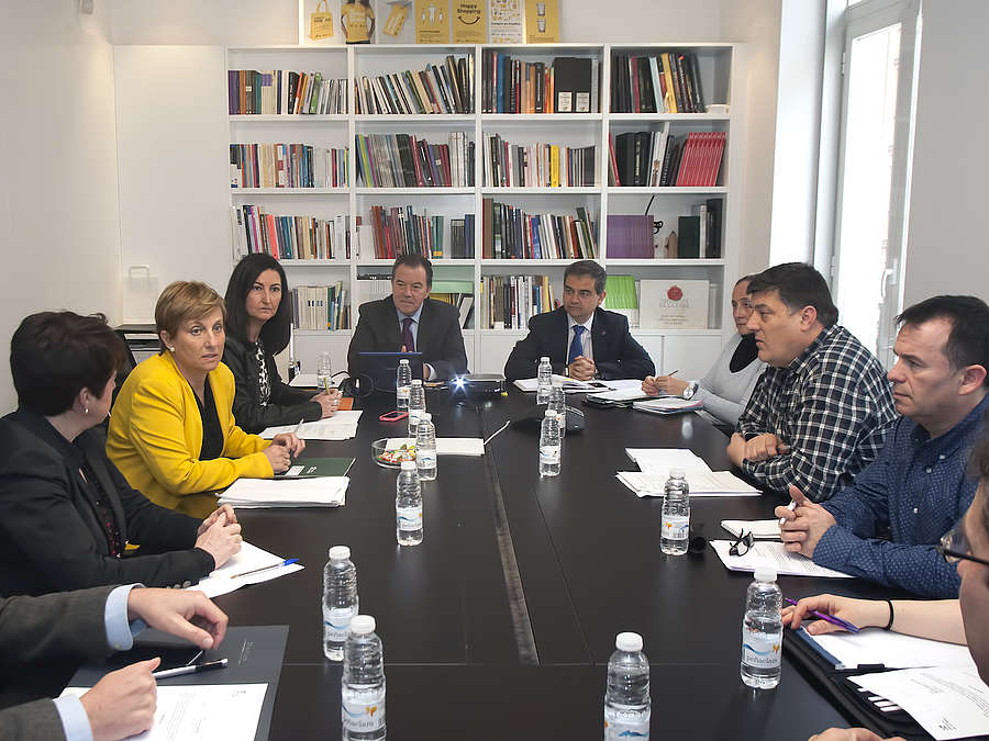 Leonor González Menorca reunida con los miembros del Consejo Riojano del Trabajo Autónomo
