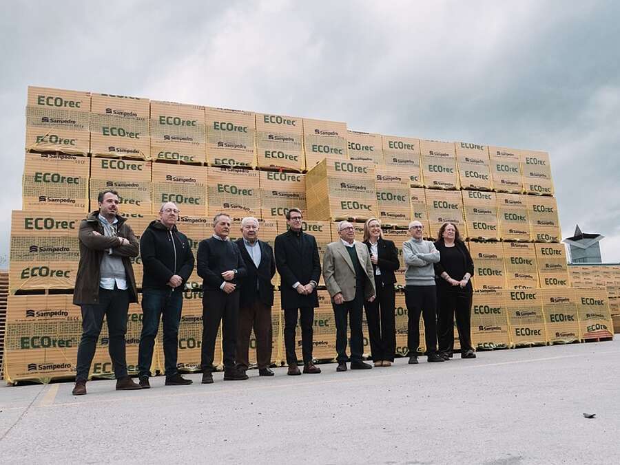 Asistentes a la visita en Cerámica Sampedro
