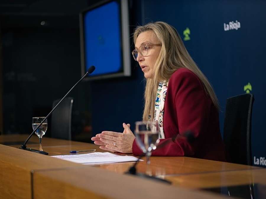 La consejera de Economía, Innovación, Empresa y Trabajo Autónomo, Belinda León, informa del Plan de Actuaciones de la ADER previsto en 2026