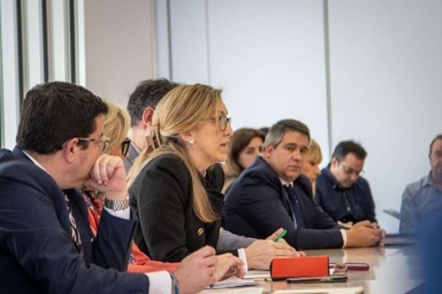 Representantes del Gobierno de La Rioja y Ayuntamiento de Calahorra, en el encuentro con el sector empresarial de Calahorra