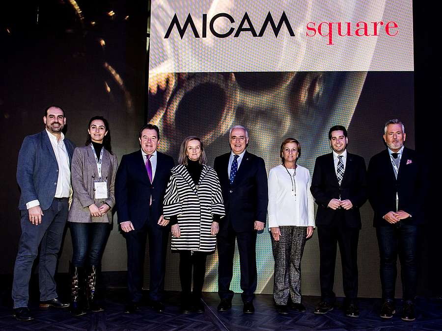 Asistentes al salón internacional de calzado theMicam celebrado en Milán