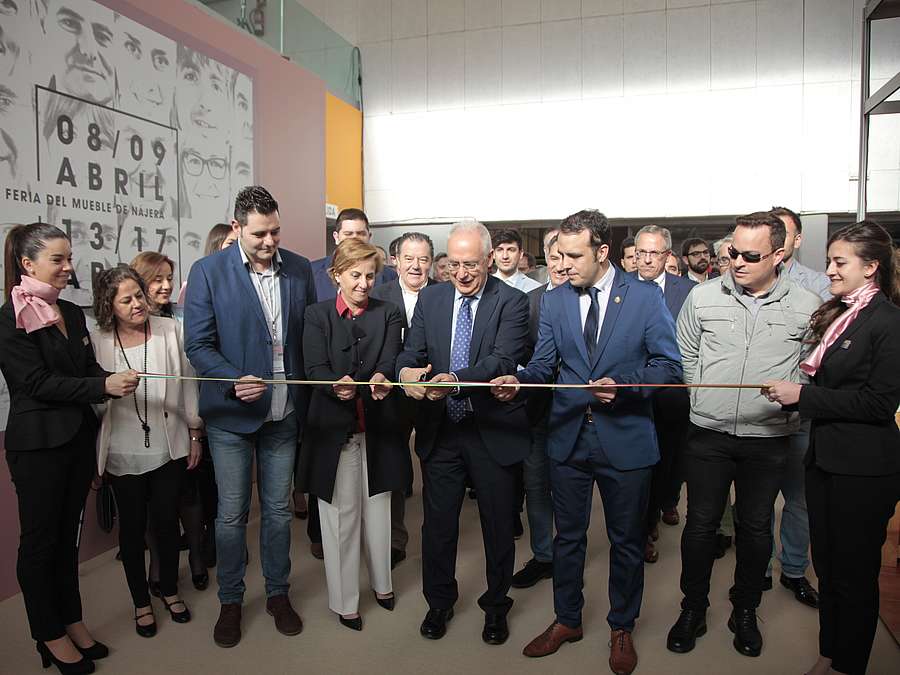 El presidente del Ejecutivo riojano, José Ignacio Ceniceros, ha inaugurado la Feria NÁJERADECOR. 