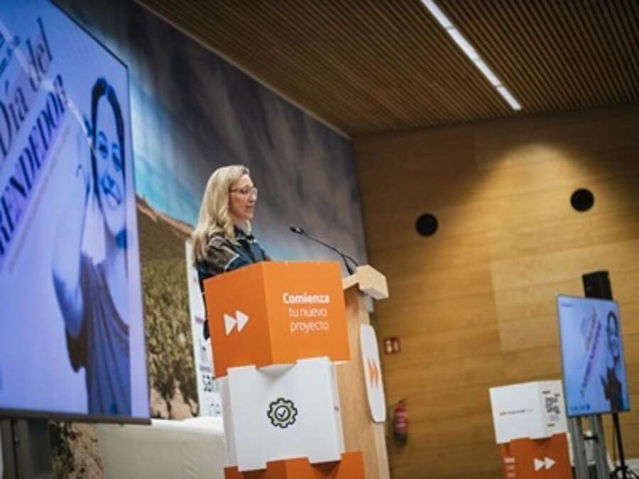 La consejera Belinda León, en un acto de EmprendeRioja