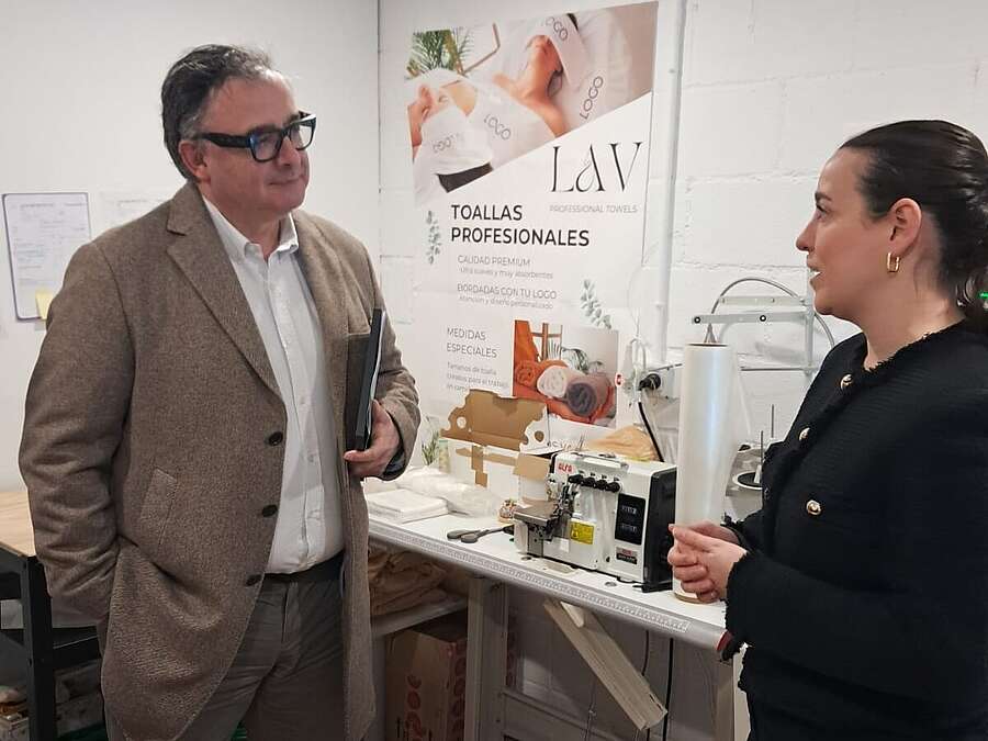 El gerente de la ADER, Luis Pérez Echeguren, en el reconocimiento del Emprendedor del mes