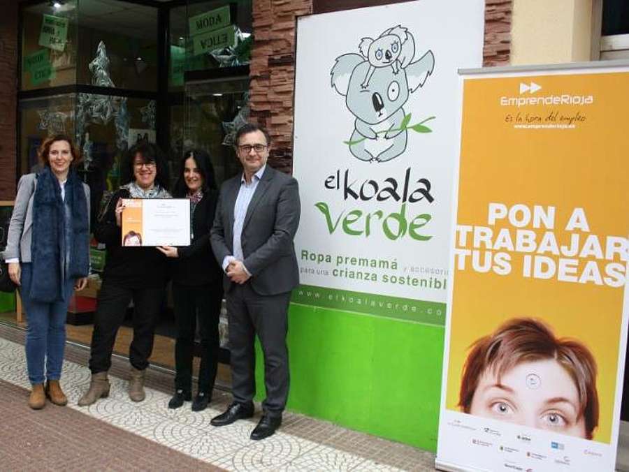 Entrega del diploma del emprendedor del mes de diciembre