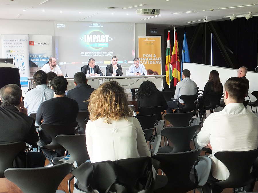 El gerente de la ADER, Javier Ureña, participa en la Jornada de presentación del programa ‘IMPACT Growth’. 