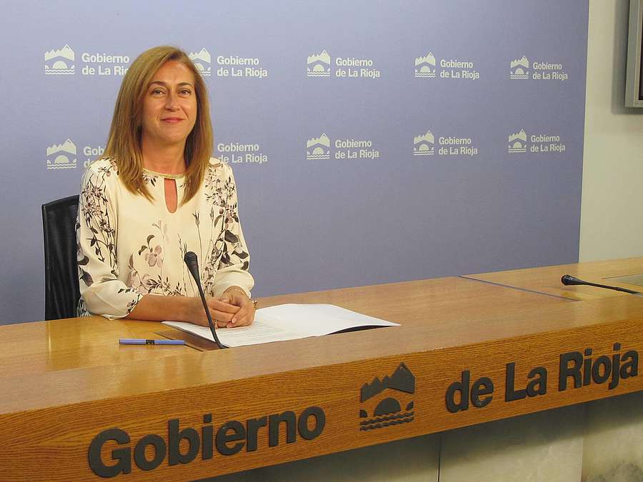 La portavoz del Gobierno de La Rioja, Begoña Martínez Arregui, informa sobre el Plan EmprendeRioja