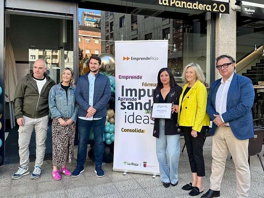 Asistentes a la entrega del reconocimiento de Emprendedor del Mes en la comarca de Calahorra