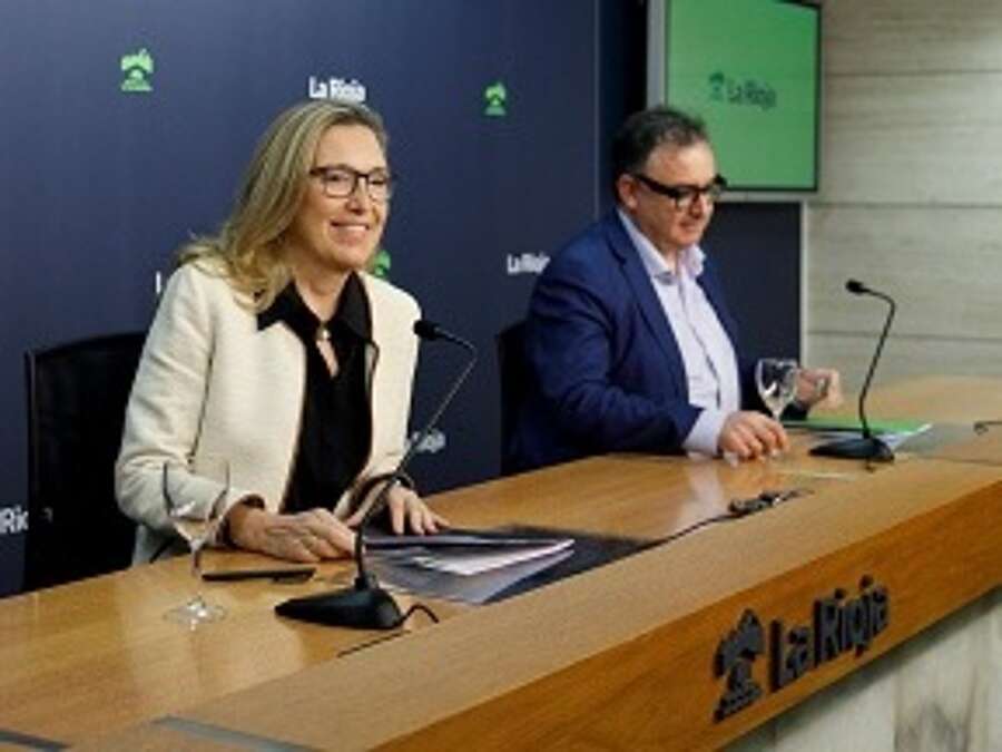 La consejera de Economía, Innovación, Empresa y Trabajo Autónomo, Belinda León y Luis Pérez Echeguren, gerente de ADER, en el balance de la segunda convocatoria de ayudas del Plan de Incentivo al Trabajo Autónomo de La Rioja