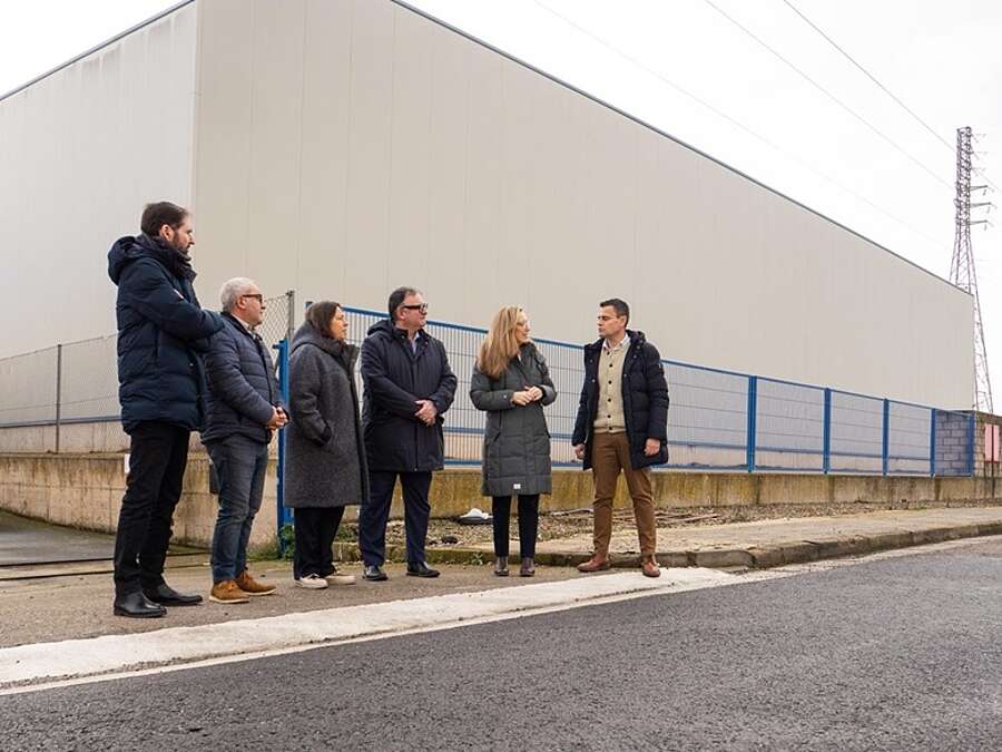 Asistentes a la visita al polígono industrial El Sequero