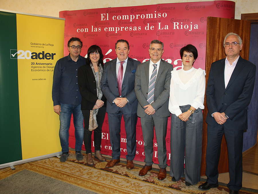 El gerente de la ADER, Javier Ureña, ha presentado hoy en la Cámara de Comercio el nuevo catálogo de ayudas de la ADER 2018, que presta especial atención a la industria y los servicio de media y alta tecnología. 