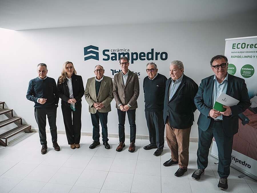 Asistentes en la visita a Cerámica Sampedro