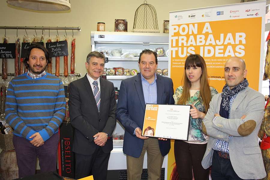 Entrega del diploma del Emprendedor del mes de marzo