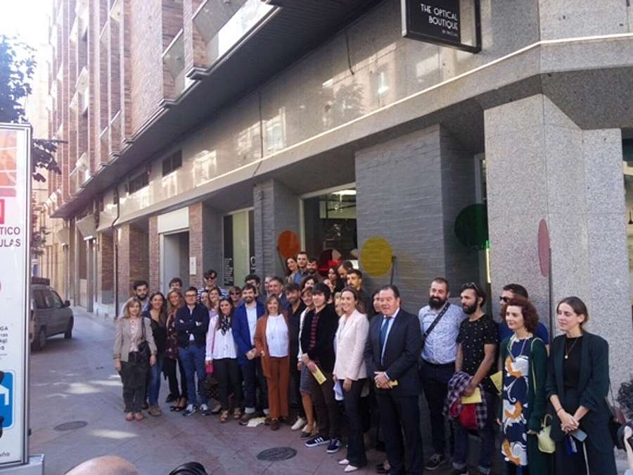 El gerente de la ADER, Javier Ureña, participa en la visita a los comercios que forman parte del evento ‘Lovisual y su Foro’, una iniciativa organizada por la Asociación Cultural Visual y patrocinada por la ADER y el Ayuntamiento de Logroño. 