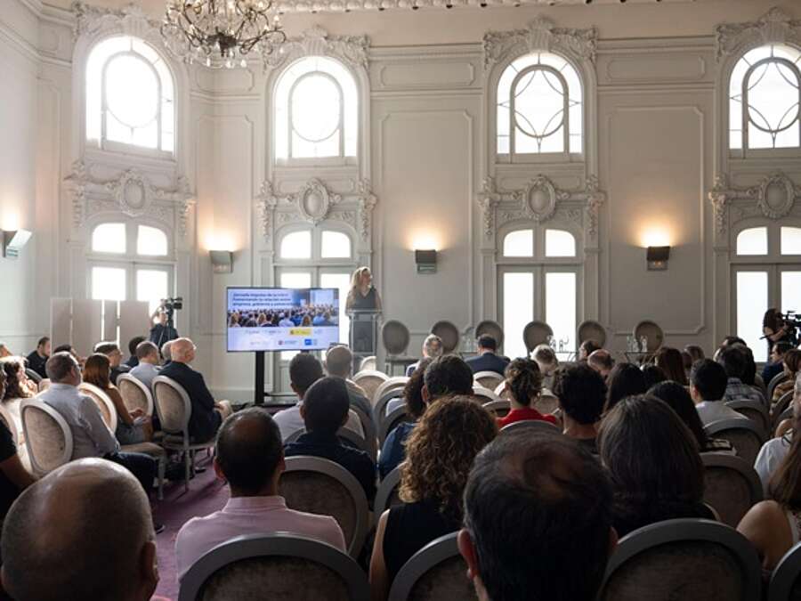 Asistentes a la jornada ‘Impulso de la I+D+i: fomentando la relación entre empresa, gobierno y universidades’